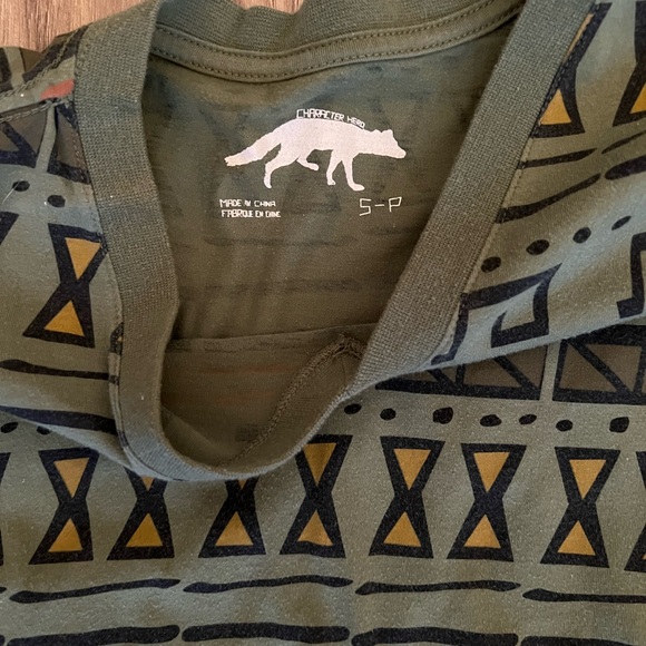 Stylish patterned t-shirt - Picture 2 of 3